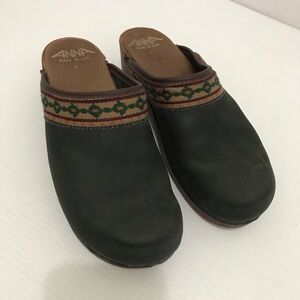 Anna Women's Olive Clogs Size 8